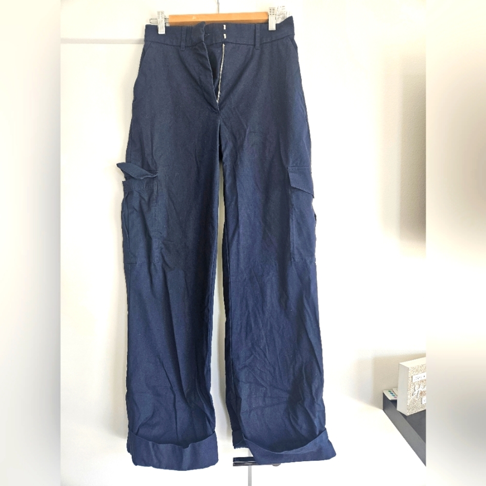 Abercrombie & Fitch 100% Cotton Wide Leg Cargo Pants size Xs.
